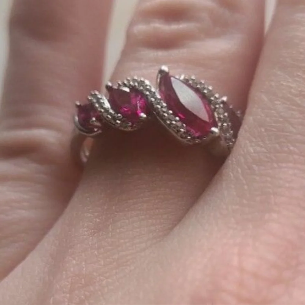 Red Ring - Picture 2 of 3